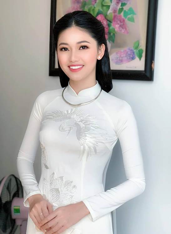Trang điểm cô dâu ngày ăn hỏi đẹp ở Hà Nội 